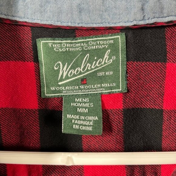 Woolrich Flannel Plaid Button Shirt Mens Size Medium Red Black Cotton Pocket - Picture 3 of 10